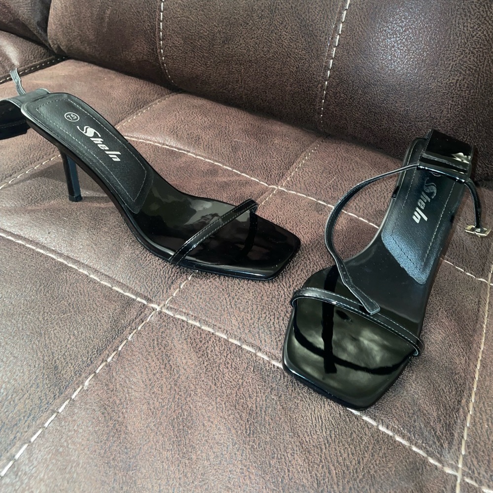 Black heels - Picture 2 of 5
